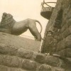Leone e Fascio littorio (1938), posti ai piedi della Torre Littoria di Carbonia
